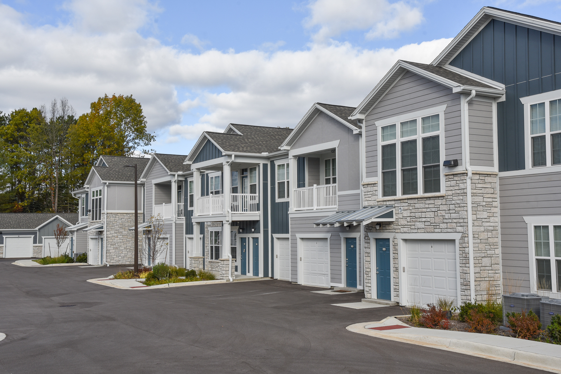 Photos of Springs at Knapp's Crossing in Grand Rapids, MI